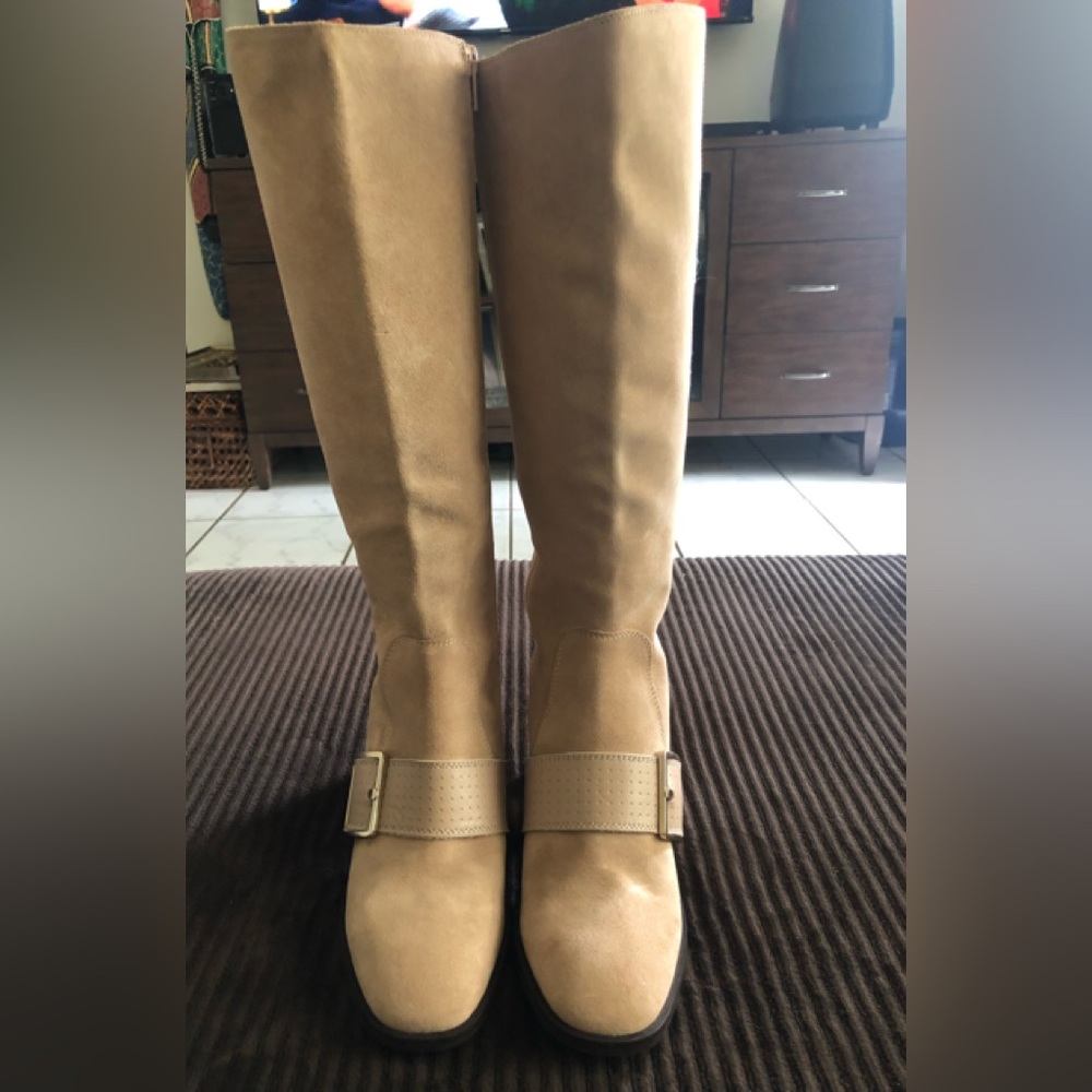 Javiera Tan Suede Women’s Knee High Zippered Boots Size 39